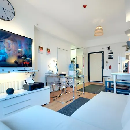 Smart Alexa Home, Skyline, Gym & Swim. * イスタンブール